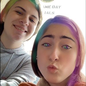 Meet your Posher, Caitlin